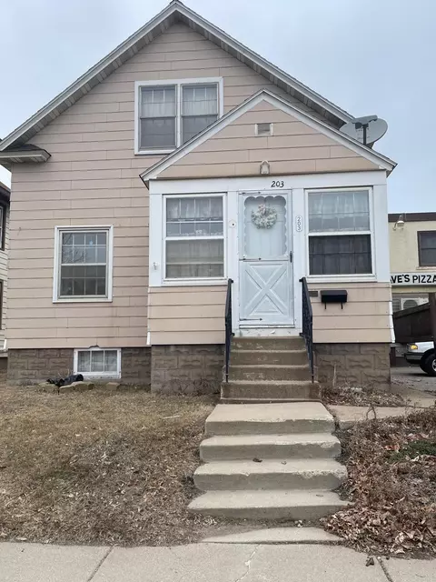 203 3rd St S, Virginia, MN 55792
