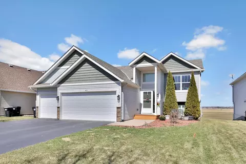 43 Robinson Dr, Circle Pines, MN 55014