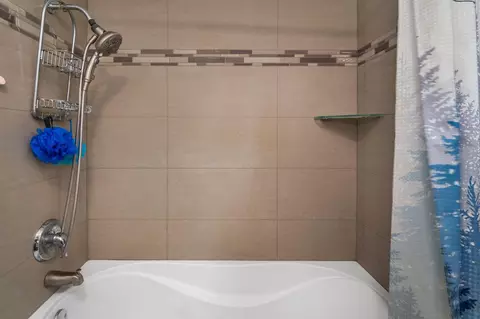 Bath - 6618 Sumac Dr, Duluth, MN 55803 photo 4 of 4