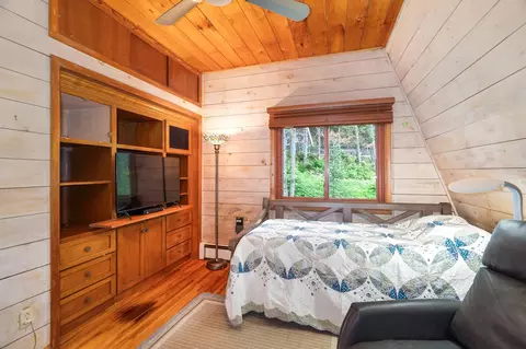 Bedroom - 6618 Sumac Dr, Duluth, MN 55803 photo 2 of 6