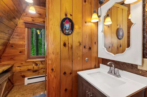 Bath - 6618 Sumac Dr, Duluth, MN 55803 photo 1 of 4