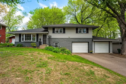7000 Hill Pl N, Crystal, MN 55427
