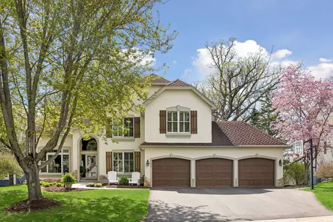 7492 Bent Bow Trl, Chanhassen, MN 55317