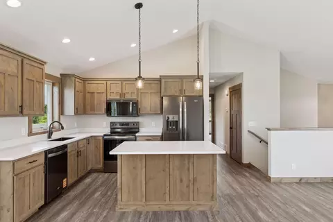 Kitchen - 521 Summit Cir, Baldwin, WI 54002 photo 2 of 5