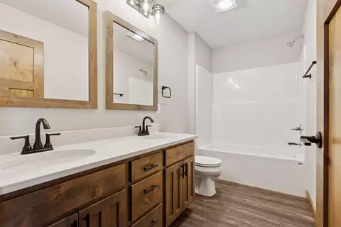Bath - 521 Summit Cir, Baldwin, WI 54002 photo 1 of 4