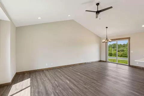 Living - 521 Summit Cir, Baldwin, WI 54002 photo 3 of 4