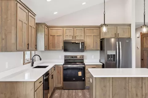 Kitchen - 521 Summit Cir, Baldwin, WI 54002 photo 3 of 5