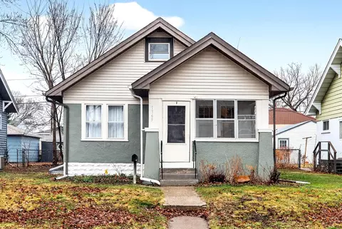 1369 Hewitt Ave, Saint Paul, MN 55104