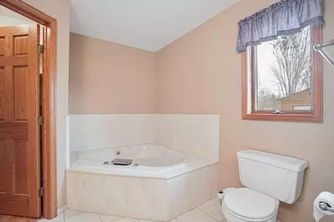 Bath - 2210 Viking Dr, Saint Cloud, MN 56301 photo 4 of 5