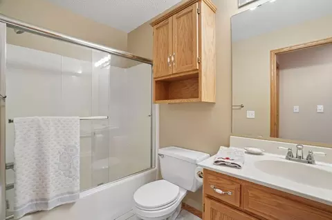Bath - 2210 Viking Dr, Saint Cloud, MN 56301 photo 5 of 5