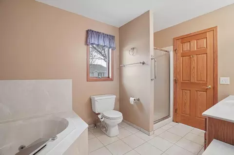 Bath - 2210 Viking Dr, Saint Cloud, MN 56301 photo 3 of 5