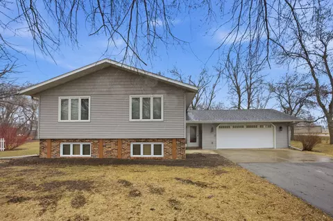 120 3rd St, Davenport, ND 58021