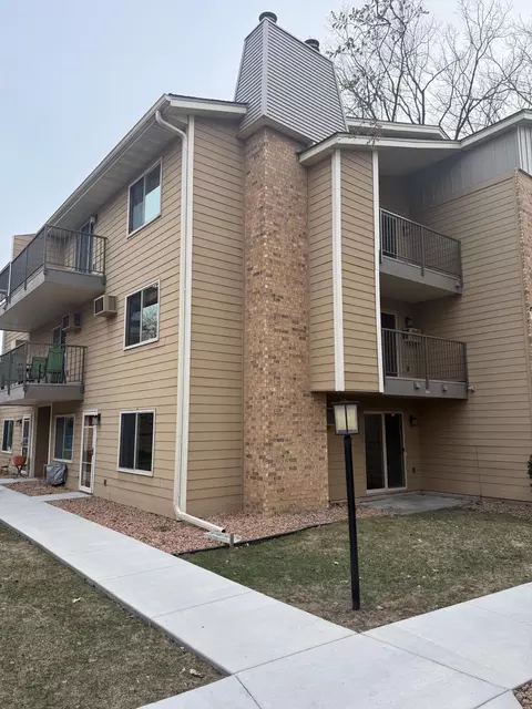 2020 Ridge Dr #11, Saint Louis Park, MN 55416