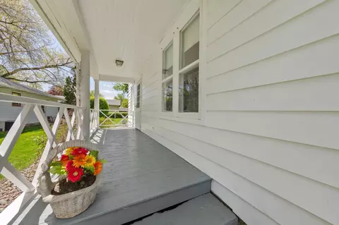 Exterior - 807 2nd St SW, Faribault, MN 55021 photo 3 of 5