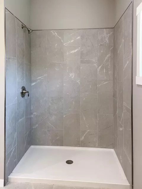Bath - 503 Darlene Dr, Marshall, MN 56258 photo 6 of 7