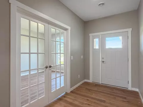 Entry Way - 503 Darlene Dr, Marshall, MN 56258 photo 2 of 4