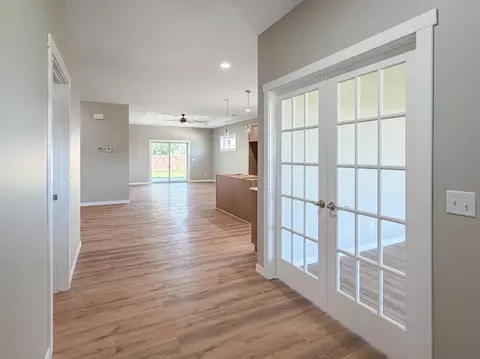 Entry Way - 503 Darlene Dr, Marshall, MN 56258 photo 1 of 4