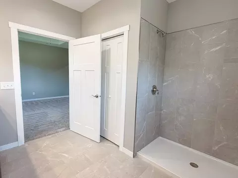 Bath - 503 Darlene Dr, Marshall, MN 56258 photo 4 of 7
