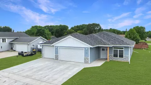 503 Darlene Dr, Marshall, MN 56258