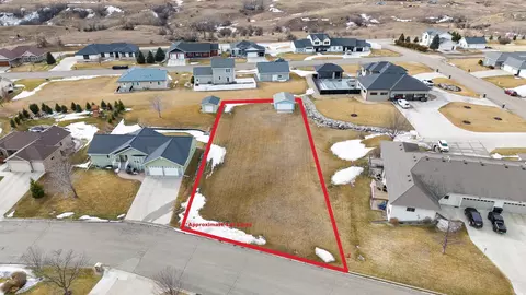 813 8th Ave NW, Valley City, ND 58072