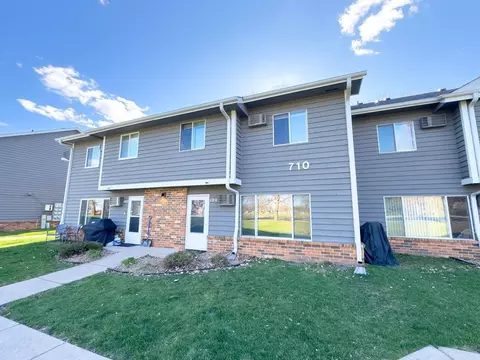 710 W Village Rd #104, Chanhassen, MN 55317