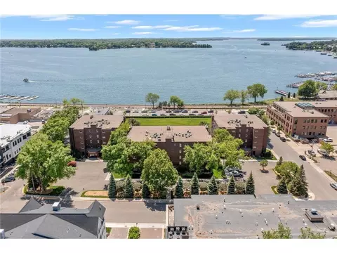 540 Indian Mound St #1A, Wayzata, MN 55391