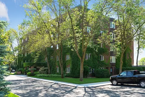 540 Indian Mound St #1A, Wayzata, MN 55391