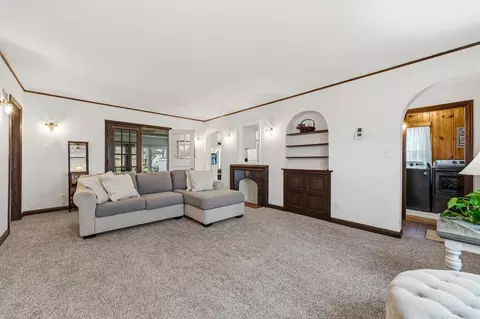 Living - 718 3rd St SW, Waseca, MN 56093 photo 4 of 7