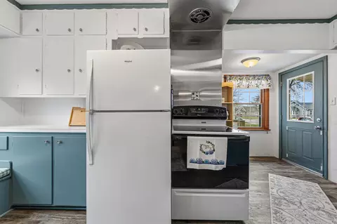 Kitchen - 718 3rd St SW, Waseca, MN 56093 photo 4 of 4