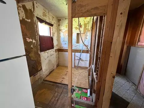 Bath - 736 Cedar Ave, Westbrook, MN 56183 photo 1 of 3