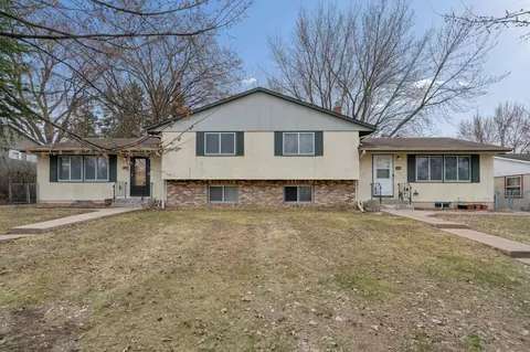 1586 Pacific St, Saint Paul, MN 55106
