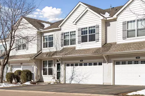 1948 Shamrock Pl, Chaska, MN 55318