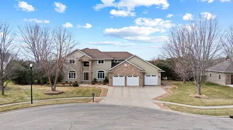 823 Cullen Cir, Marshall, MN 56258 photo 2