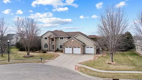 823 Cullen Cir, Marshall, MN 56258 photo 3