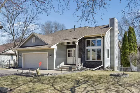 4023 Hadley Ave N, Oakdale, MN 55128