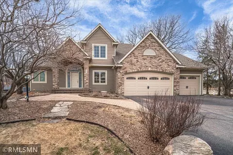 3959 Arlington Dr, Woodbury, MN 55129