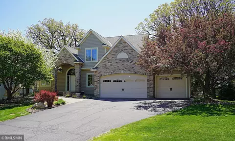3959 Arlington Dr, Woodbury, MN 55129