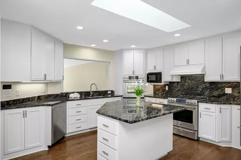 7798 Lochmere Ter, Edina, MN 55439