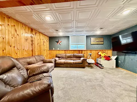 Living - 243 Edgeview Dr, Rollingstone, MN 55969 photo 3 of 3