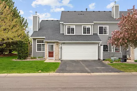 449 Mission Hills Way E, Chanhassen, MN 55317