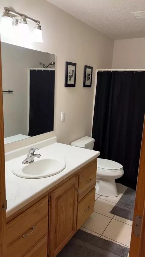 Bath - 4357 46th Ave S, Fargo, ND 58104 photo 3 of 3