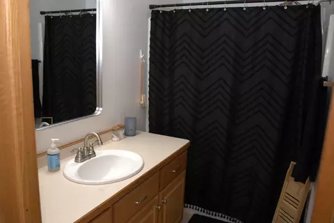 Bath - 4357 46th Ave S, Fargo, ND 58104 photo 1 of 3