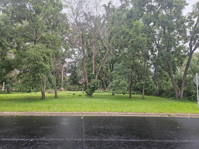 822 Palm Ct, North Saint Paul, MN 55109