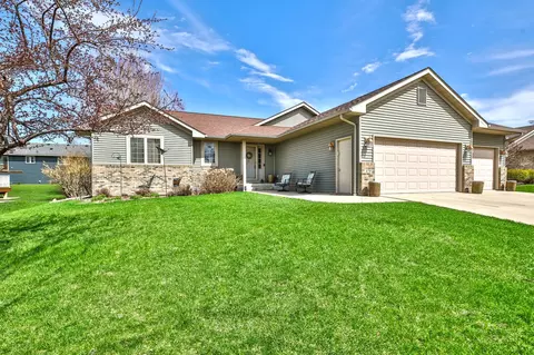 870 Brook Ln NE, Owatonna, MN 55060