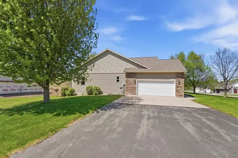 126 Acorn Ave NW, New London, MN 56273
