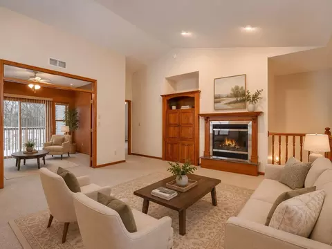 126 Acorn Ave NW, New London, MN 56273