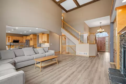 535 Majestic Oaks Ct, Eagan, MN 55123