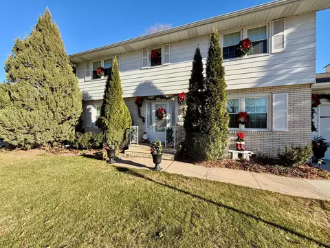 2602 Rivershore Dr, Moorhead, MN 56560