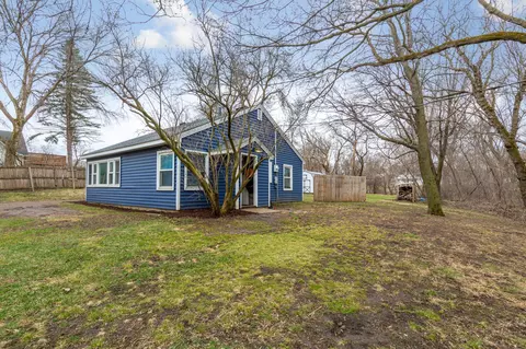 Exterior - 1070 Willow St, Faribault, MN 55021 photo 3 of 10