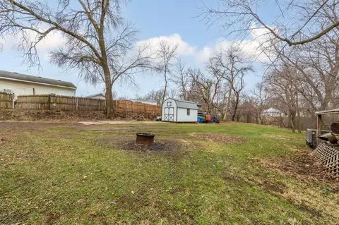 Exterior - 1070 Willow St, Faribault, MN 55021 photo 6 of 10